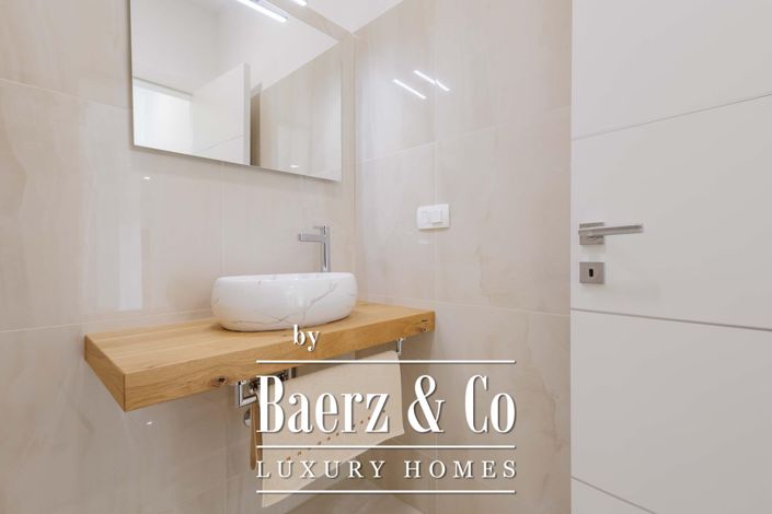 Image No.21-4 Bed Townhouse for sale