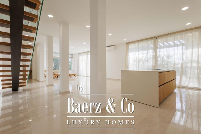 Image No.22-4 Bed Townhouse for sale