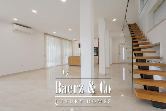 Image No.23-4 Bed Townhouse for sale