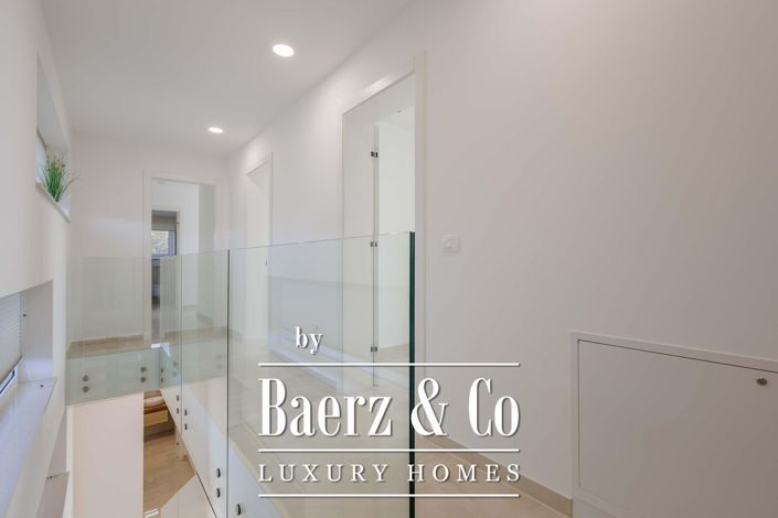 Image No.24-4 Bed Townhouse for sale