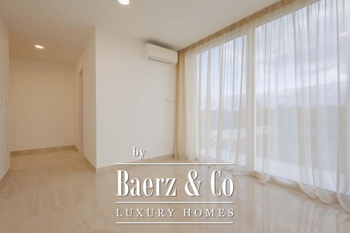 Image No.26-4 Bed Townhouse for sale