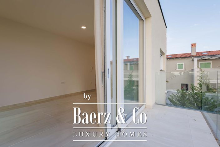 Image No.27-4 Bed Townhouse for sale