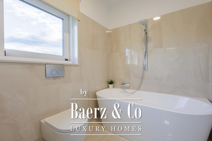 Image No.29-4 Bed Townhouse for sale