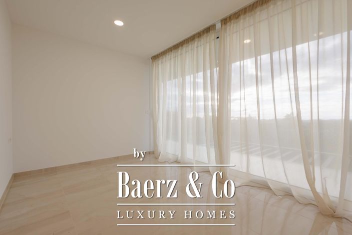 Image No.35-4 Bed Townhouse for sale