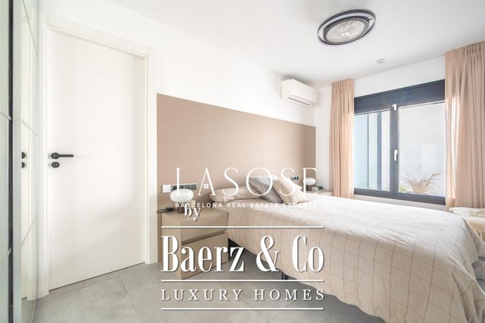 Image No.12-2 Bed Property for sale