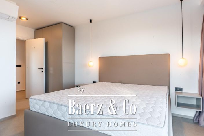 Image No.12-4 Bed Townhouse for sale