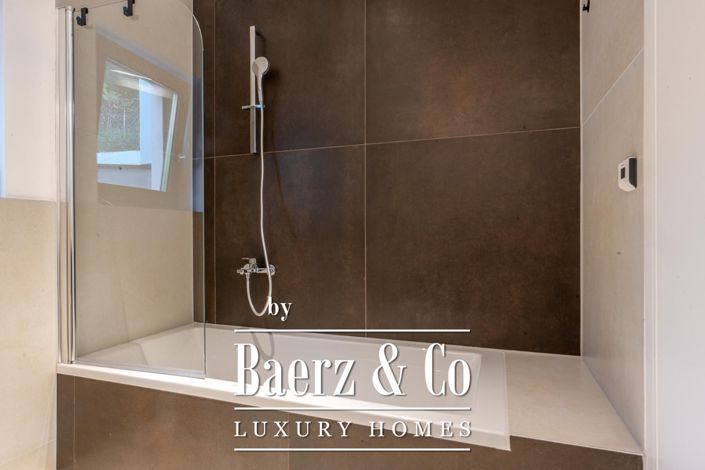 Image No.17-4 Bed Townhouse for sale