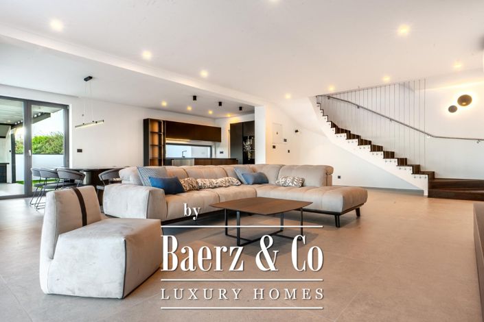 Image No.8-4 Bed Townhouse for sale