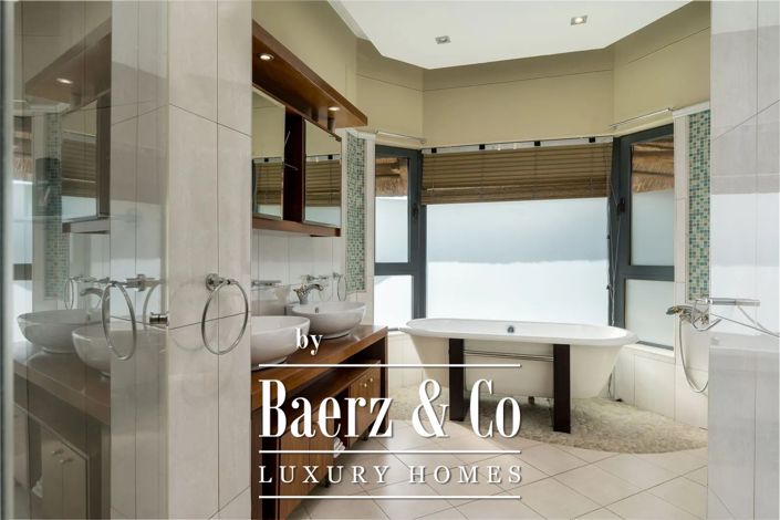 Image No.23-5 Bed Property for sale