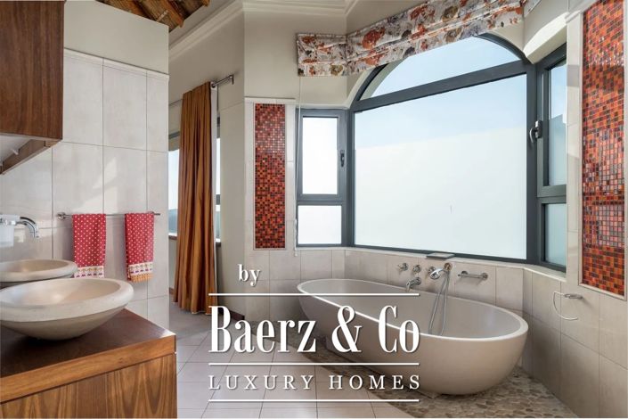 Image No.27-5 Bed Property for sale