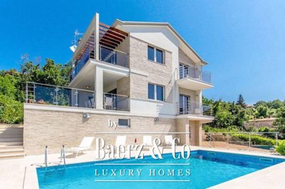 5 Bed Villa for sale