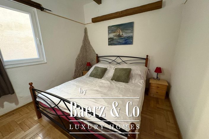 Image No.10-13 Bed Townhouse for sale