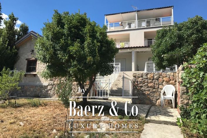 Image No.12-13 Bed Townhouse for sale