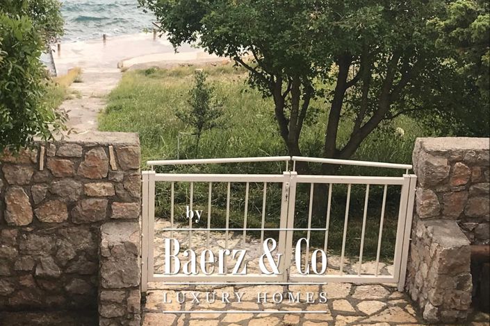 Image No.17-13 Bed Townhouse for sale