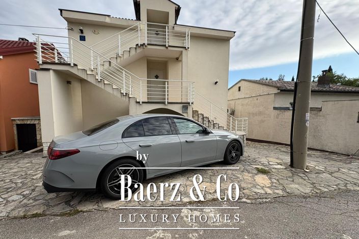 Image No.18-13 Bed Townhouse for sale