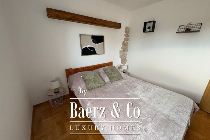 Image No.9-13 Bed Townhouse for sale