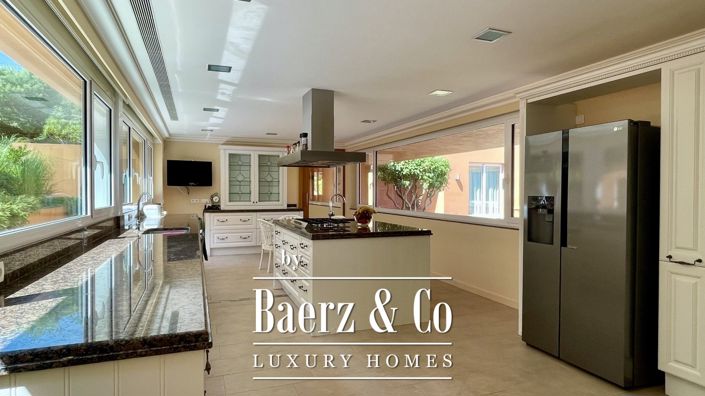 Image No.18-6 Bed Property for sale