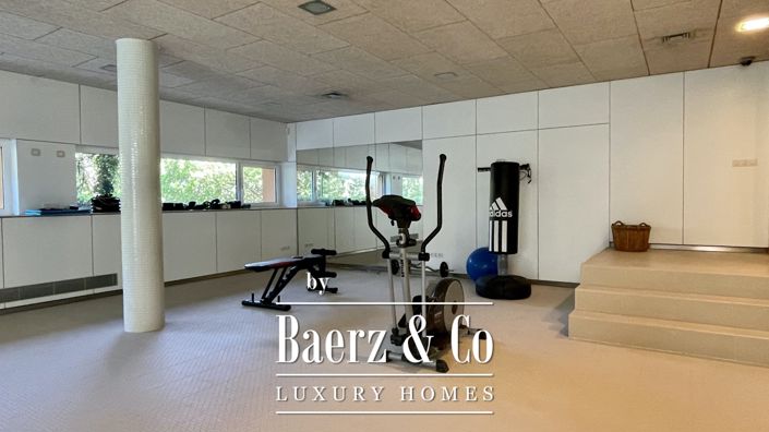 Image No.32-6 Bed Property for sale