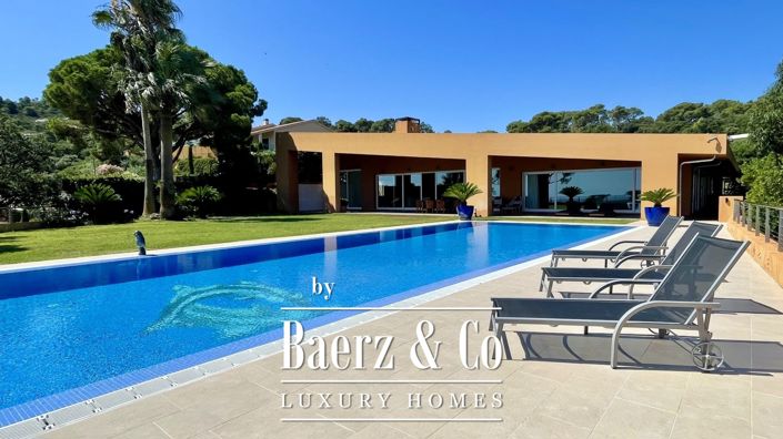 Image No.4-6 Bed Property for sale