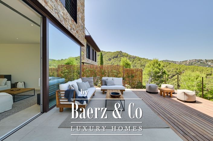 Image No.11-4 Bed Property for sale