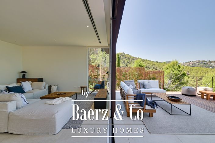 Image No.17-4 Bed Property for sale