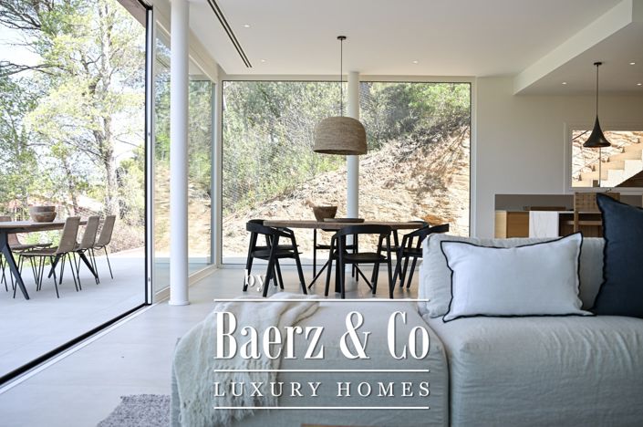 Image No.25-4 Bed Property for sale