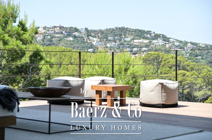 Image No.26-4 Bed Property for sale