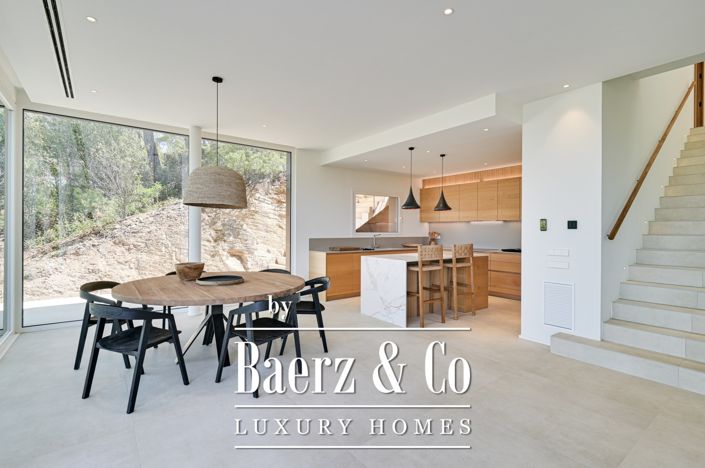 Image No.3-4 Bed Property for sale