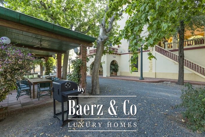 Image No.13-12 Bed Property for sale