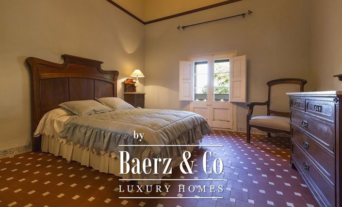 Image No.20-12 Bed Property for sale