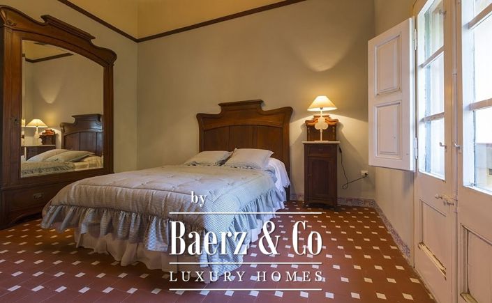 Image No.21-12 Bed Property for sale