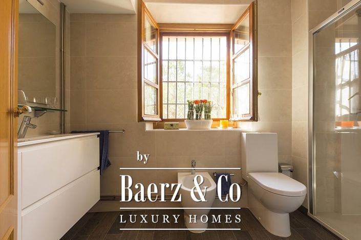 Image No.22-12 Bed Property for sale