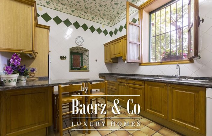 Image No.26-12 Bed Property for sale