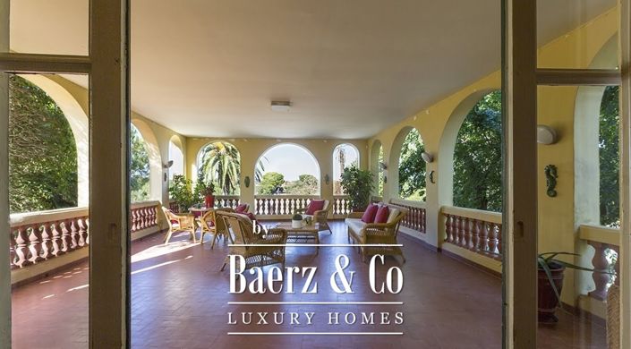 Image No.4-12 Bed Property for sale