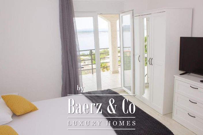 Image No.19-8 Bed Townhouse for sale