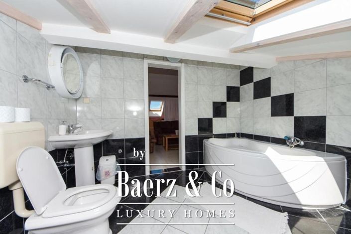 Image No.9-8 Bed Townhouse for sale