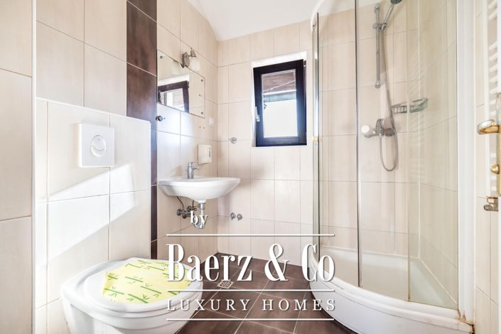 Image No.10-10 Bed Townhouse for sale