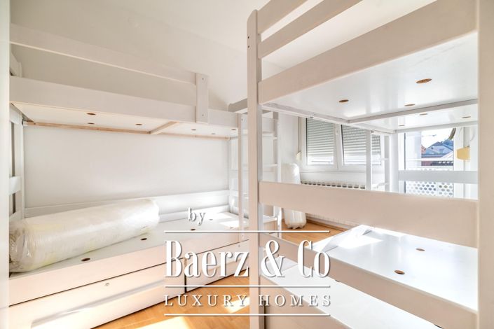 Image No.14-10 Bed Townhouse for sale