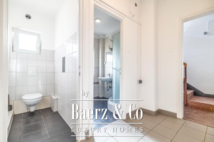 Image No.19-10 Bed Townhouse for sale