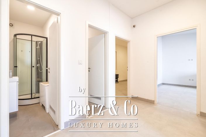 Image No.21-10 Bed Townhouse for sale