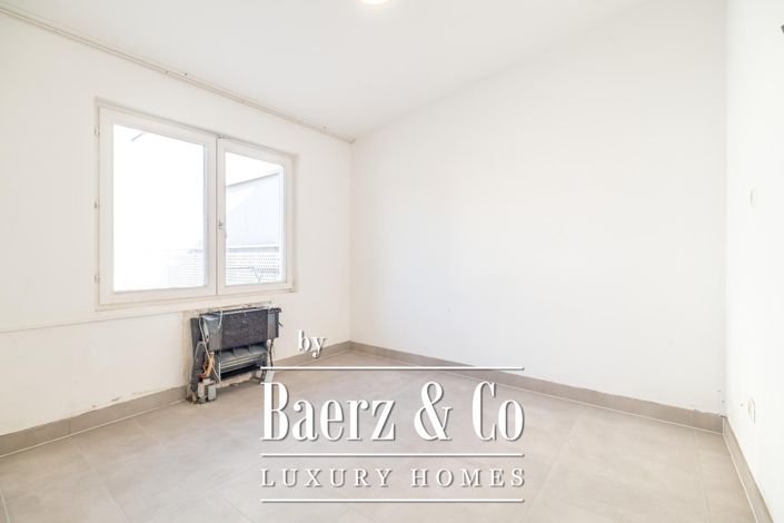 Image No.23-10 Bed Townhouse for sale