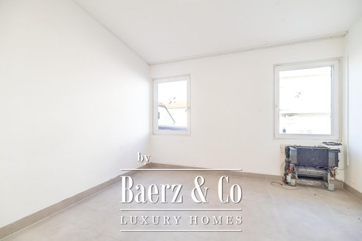 Image No.24-10 Bed Townhouse for sale