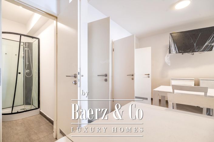 Image No.5-10 Bed Townhouse for sale