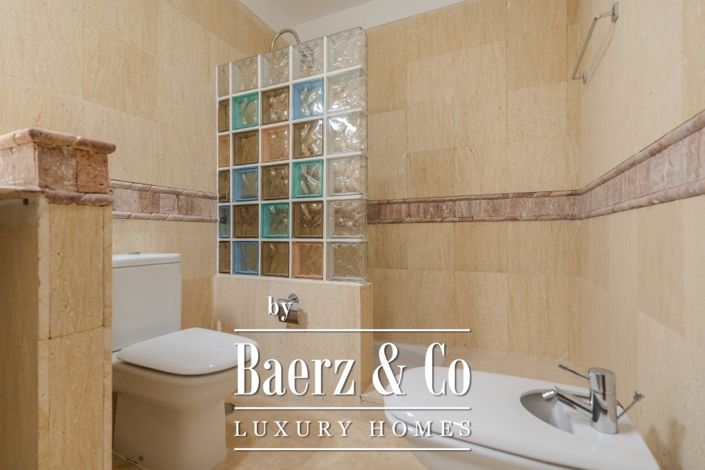 Image No.28-3 Bed Townhouse for sale