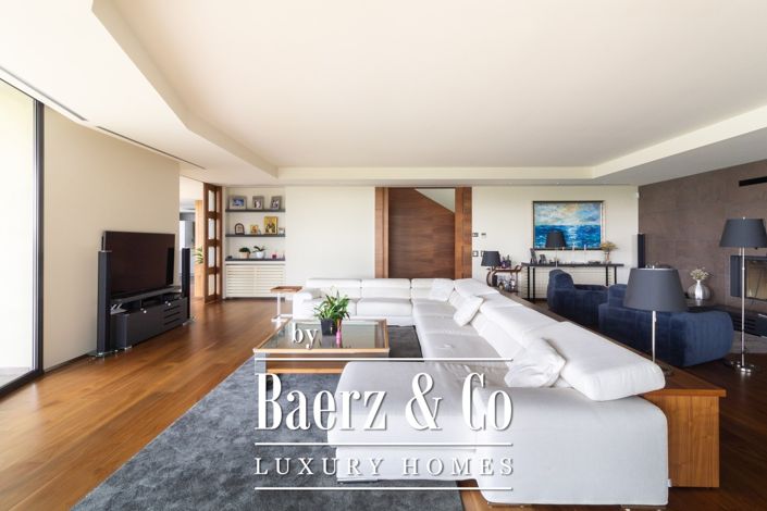 Image No.12-7 Bed Property for sale