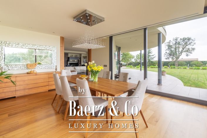 Image No.15-7 Bed Property for sale