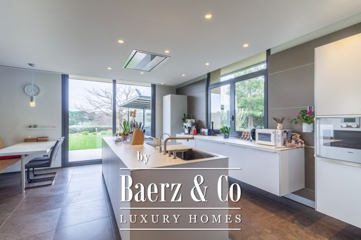 Image No.16-7 Bed Property for sale