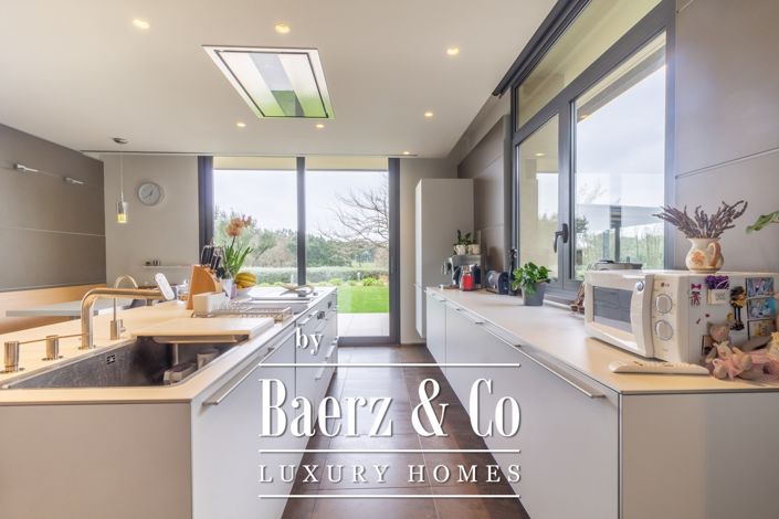 Image No.17-7 Bed Property for sale