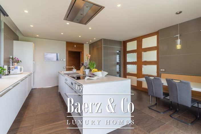 Image No.18-7 Bed Property for sale