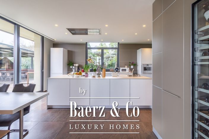 Image No.19-7 Bed Property for sale